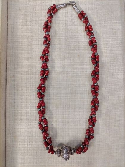 สร้อยคอ​อายุมากกว่า50ปี