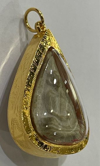 หลวงปูโต๊ะ รูปเหมือนใบโพธิ์เนื้อเกสร หลังยันต์ตรี 2523 พร้อมกรอปทองแท้มือ 1 รูปที่ 4