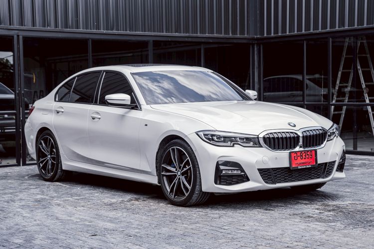 รถ BMW Series 3 330e สี ขาว