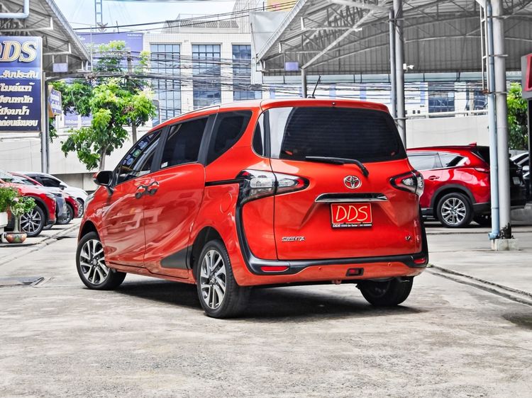Toyota Sienta 2017 1.5 V Utility-car เบนซิน เกียร์อัตโนมัติ ส้ม รูปที่ 2