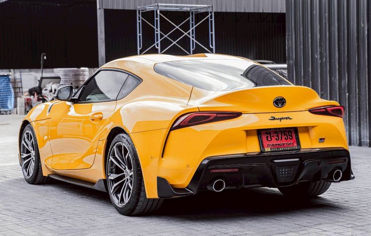 Toyota Supra 2024 2.0 GR Sedan เบนซิน ไม่ติดแก๊ส เกียร์อัตโนมัติ เหลือง รูปที่ 3