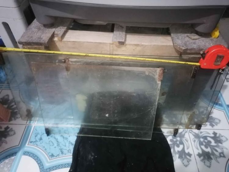 ขายกระจกอย่างดีถอดจากตู้โชว์​ 4แผ่น​ มีขนาดสั้น2​แบบยาว2​แผ่น​ หนา4มิลได้​ กว้าง30เซต​ ยาว​ มี40เซน​  กับแบบยาว​ 72เซน​ ใครต้องการใช้จริงน่า