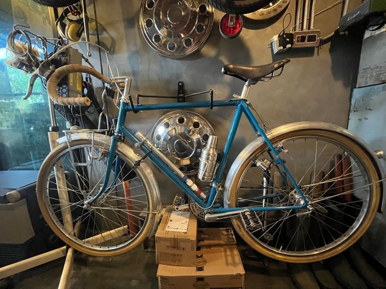 จักรยานวินเทจสีน้ำเงิน