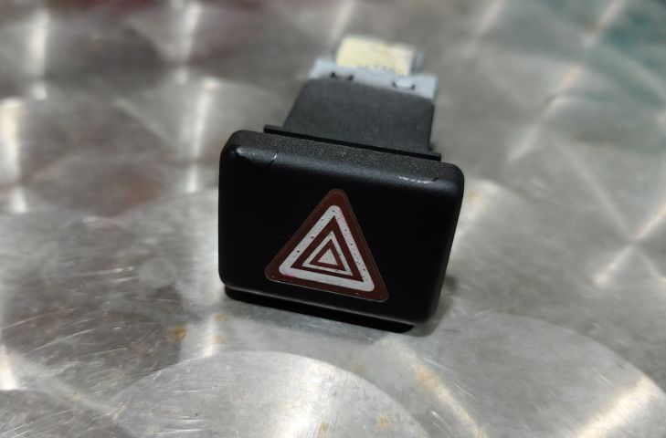 เท้าแขนคอนโซลกลาง Audi A4 B6-B7 2.0 2.4 ปี 2001 2006 และ ช่องใส่ของพร้อมช่องจุดบุหรี่ในตัว ตรงรุ่น A4 B6-B7 สวิคเซ็นทรัลล็อคประตูคนขับA4 B6 รูปที่ 9