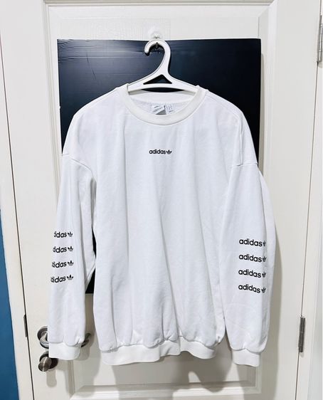เสื้อสเวิต์เตอร์สีขาว แบรนด์ Addidas