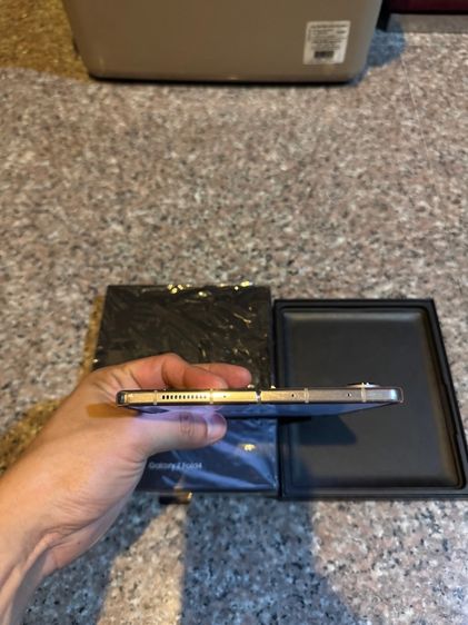 ขายSamsungFold4สีใหม่หายากBeige512กิ๊กมีกล่องจอกางสุดไม่มีจุดไม่มีเส้นหายากมากสภาพนี้ใช้งานดีถูกๆ รูปที่ 3