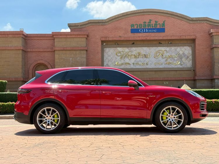 Porsche Cayenne 2023 3.0 V6 Hybrid Utility-car เบนซิน เกียร์อัตโนมัติ แดง รูปที่ 3