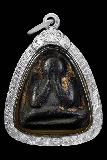 พระปิดตาพิมพ์หน้าแก้วหลังแบบ เนื้อผงจุ่มรักปิดทอง (พร้อมใบรับรอง)