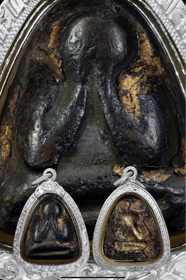 พระปิดตาพิมพ์หน้าแก้วหลังแบบ เนื้อผงจุ่มรักปิดทอง (พร้อมใบรับรอง) รูปที่ 3