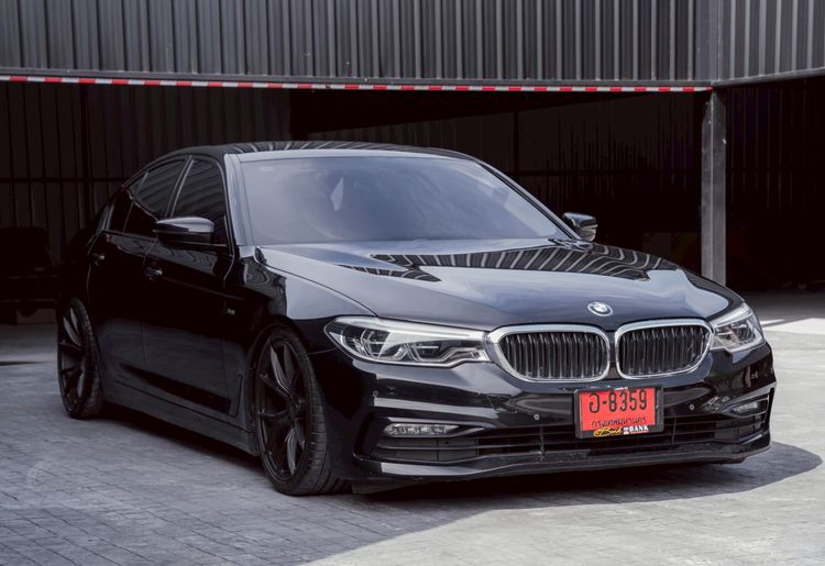 รถ BMW Series 5 520d สี ดำ