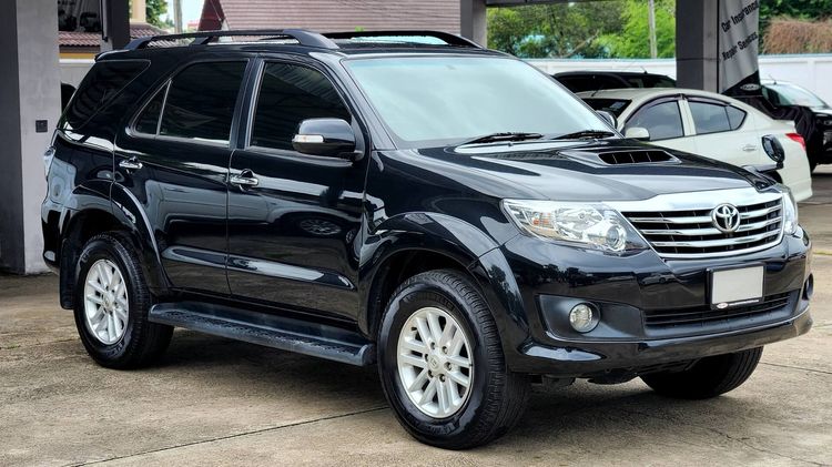 Toyota Fortuner 2013 3.0 V Utility-car ดีเซล ไม่ติดแก๊ส เกียร์อัตโนมัติ ดำ รูปที่ 3