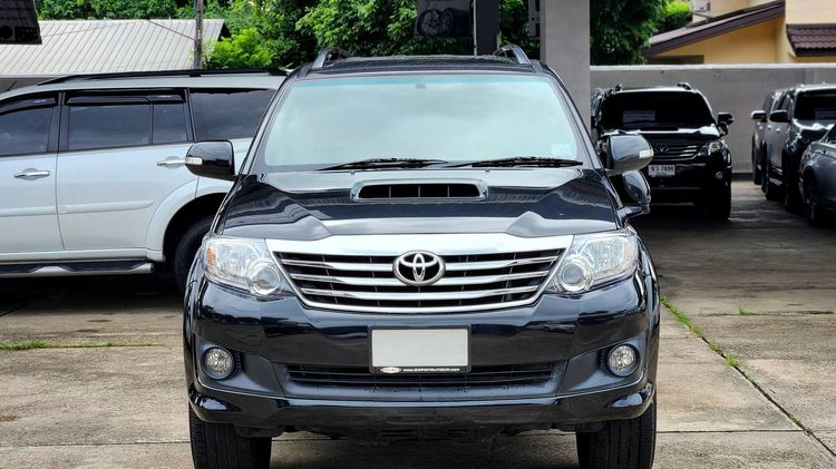 Toyota Fortuner 2013 3.0 V Utility-car ดีเซล ไม่ติดแก๊ส เกียร์อัตโนมัติ ดำ รูปที่ 2