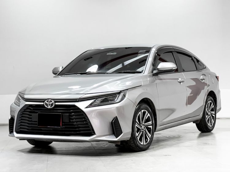 รถ Toyota Yaris ATIV 1.2 Smart สี บรอนซ์เงิน