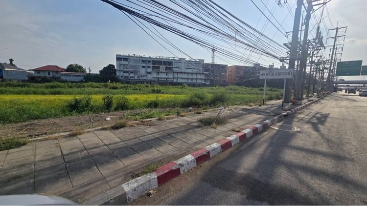 ที่ดินทำเลทอง อยู่ติดถนนสุวินทวงศ์  ที่ดิน 8,780 ตารางวา หรือ 21-3-80 ไร่  รูปที่ 4