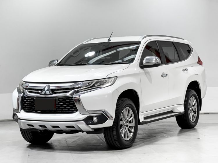 รถ Mitsubishi Pajero Sport 2.4 GT สี ขาว