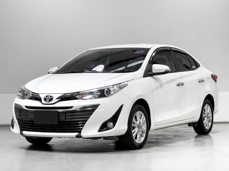 รถ Toyota Yaris ATIV 1.2 G สี ขาว