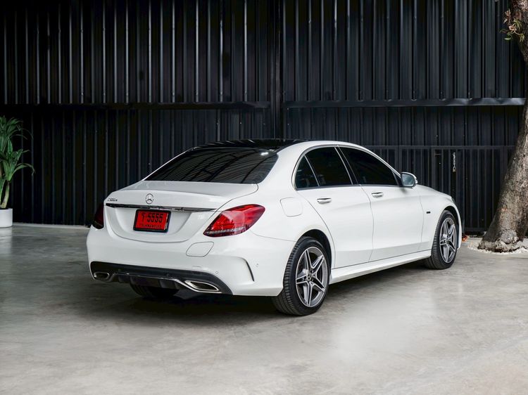 Mercedes-Benz C-Class 2019 C300 Sedan ปลั๊กอินไฮบริด (PHEV) ไม่ติดแก๊ส เกียร์อัตโนมัติ ขาว รูปที่ 3
