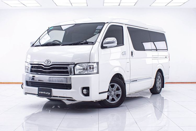 รถ Toyota Ventury 2.7 G สี ขาว