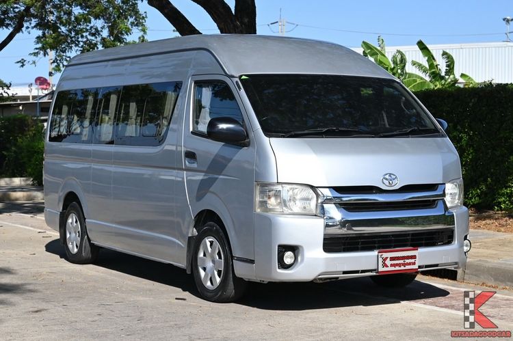 รถ Toyota Commuter 3.0 สี บรอนซ์เงิน