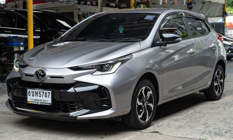 Toyota Yaris 2023 1.2 Premium Sedan เบนซิน ไม่ติดแก๊ส เกียร์อัตโนมัติ เทา รูปที่ 2
