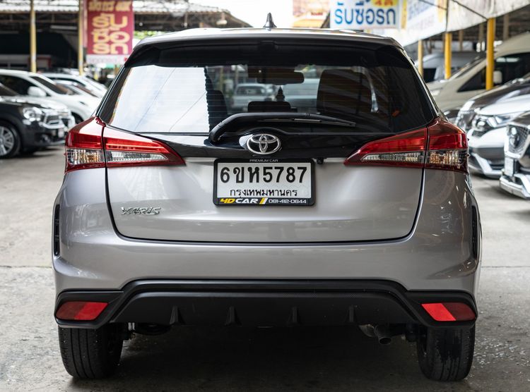 Toyota Yaris 2023 1.2 Premium Sedan เบนซิน ไม่ติดแก๊ส เกียร์อัตโนมัติ เทา รูปที่ 4