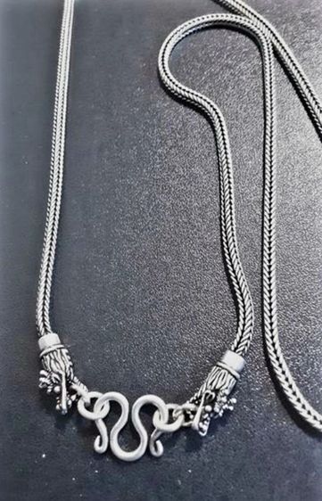 สร้อยคอ เงินแท้ ลายสี่เสาหัวมังกร 24นิ้ว 3มิล 22.1กรัม งานขึ้นมือทำยาก สวย รมดำ ดูดีมาก ยาว24นิ้ว ใส่พระได้ทั้งสองข้าง หน้าหลัง รูปที่ 2