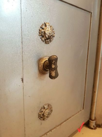 ตู้เซฟกันไฟโบราณอายุกว่า100ปี สภาพสวยกุญแจครบใช้งานได้จริว นำเข้าออสเตรีย รูปที่ 3