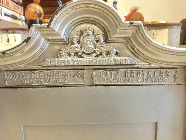 ตู้เซฟกันไฟโบราณอายุกว่า100ปี สภาพสวยกุญแจครบใช้งานได้จริว นำเข้าออสเตรีย รูปที่ 2