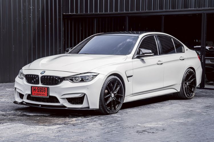 BMW Series 3 2019 330e Sedan ปลั๊กอินไฮบริด (PHEV) ไม่ติดแก๊ส เกียร์อัตโนมัติ ขาว รูปที่ 4