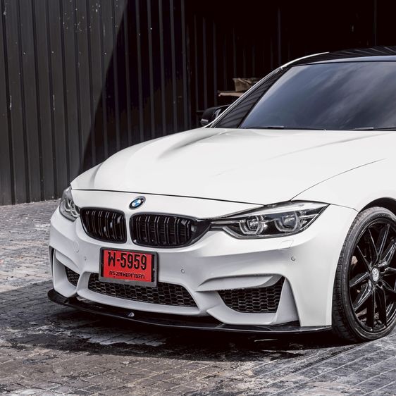 BMW Series 3 2019 330e Sedan ปลั๊กอินไฮบริด (PHEV) ไม่ติดแก๊ส เกียร์อัตโนมัติ ขาว รูปที่ 2