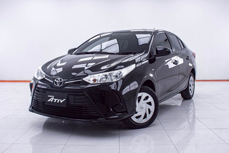 รถ Toyota Yaris ATIV 1.2 Entry สี ดำ