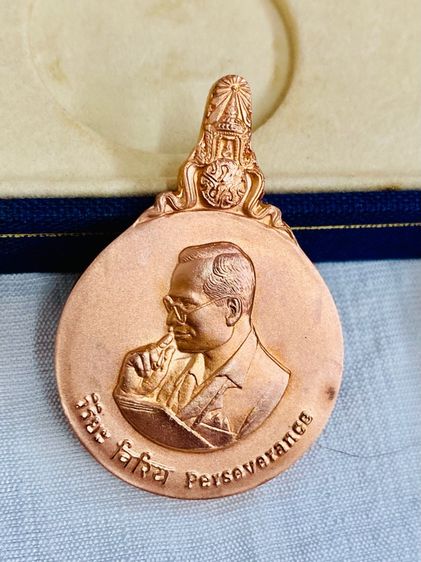 เหรียญพระมหาชนกชุดใหญ่ ทองนาคเงินครบชุด พร้อมกล่อง ผ้าไหมสีน้ำเงินและกล่องครบชุด รูปที่ 2