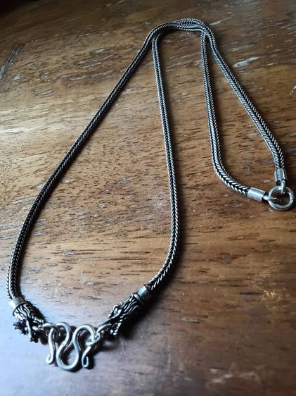 สร้อยคอเงินหัวมังกร สวยงามมาก ห้อยพระได้ทั้งหน้าและหลัง งานเงินรมดำสวยมีระดับ ลายสี่เสา 24นิ้ว ห้อยพระ2องค์ หน้า หลัง  22.1กรัม รูปที่ 3