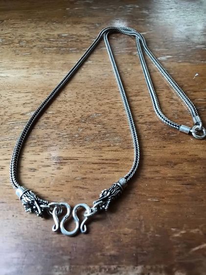 สร้อยคอเงินหัวมังกร สวยงามมาก ห้อยพระได้ทั้งหน้าและหลัง งานเงินรมดำสวยมีระดับ ลายสี่เสา 24นิ้ว ห้อยพระ2องค์ หน้า หลัง  22.1กรัม รูปที่ 4