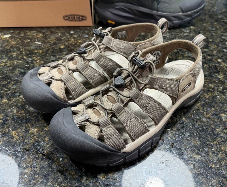 Keen Newport H2 สีครีมล้วนครับ รูปที่ 5