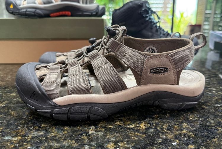 Keen Newport H2 สีครีมล้วนครับ รูปที่ 2