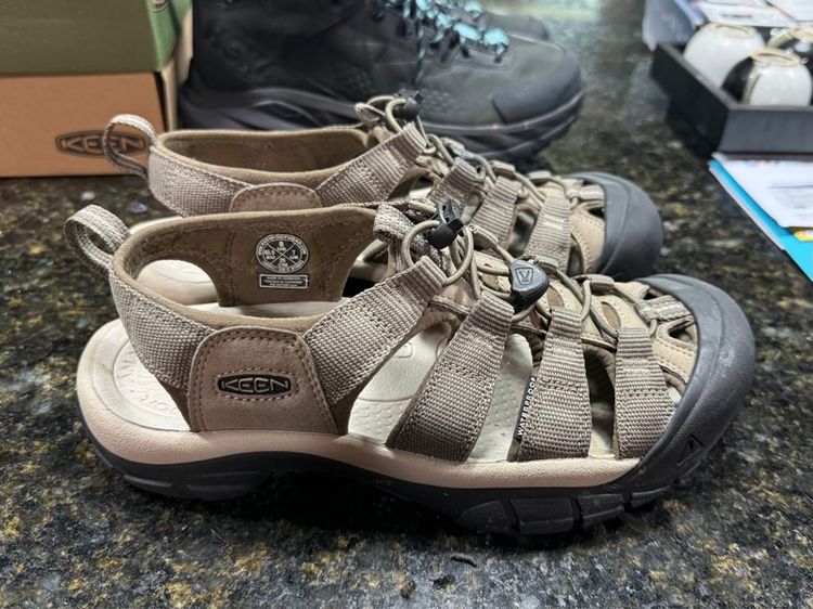 Keen Newport H2 สีครีมล้วนครับ รูปที่ 4