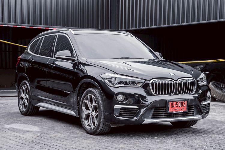 รถ BMW X1 2.0 sDrive18d xLine สี ดำ