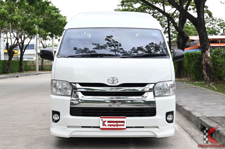 Toyota Commuter 2017 3.0 Van ดีเซล ไม่ติดแก๊ส เกียร์ธรรมดา ขาว รูปที่ 2