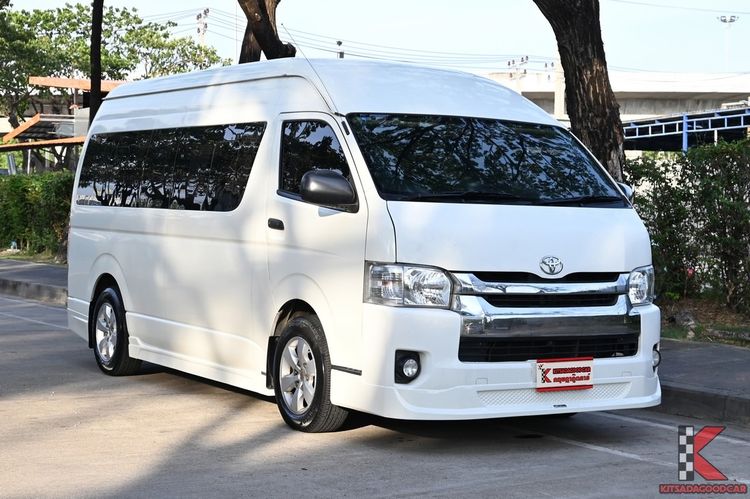 รถ Toyota Commuter 3.0 สี ขาว