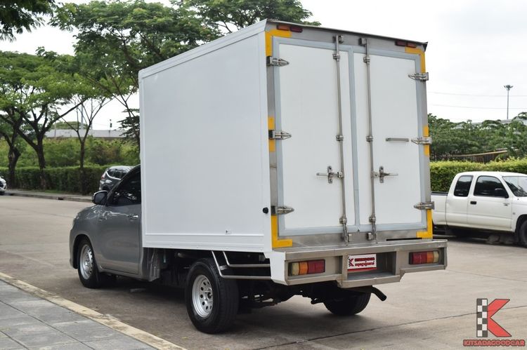 Toyota Hilux Revo 2018 2.4 J Plus Pickup ดีเซล ไม่ติดแก๊ส เกียร์ธรรมดา บรอนซ์เงิน รูปที่ 3