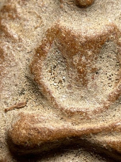 พระพิมพ์กลีบบัว เนื้อดิน กรุวัดลิงขบ (วัดบวรมงคล) กรุงเทพ รูปที่ 7