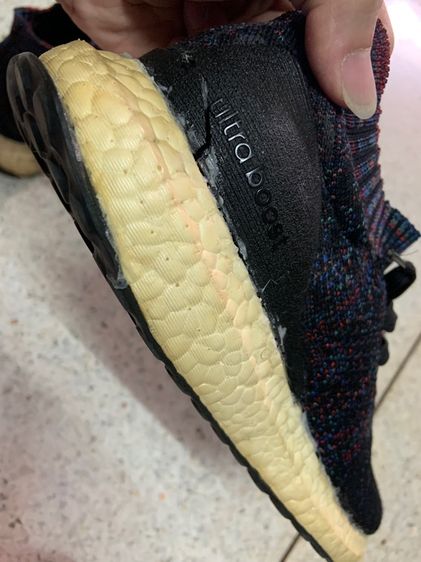 รองเท้าวิ่ง adidas ของแท้ สีดำ (มือสอง) รูปที่ 2