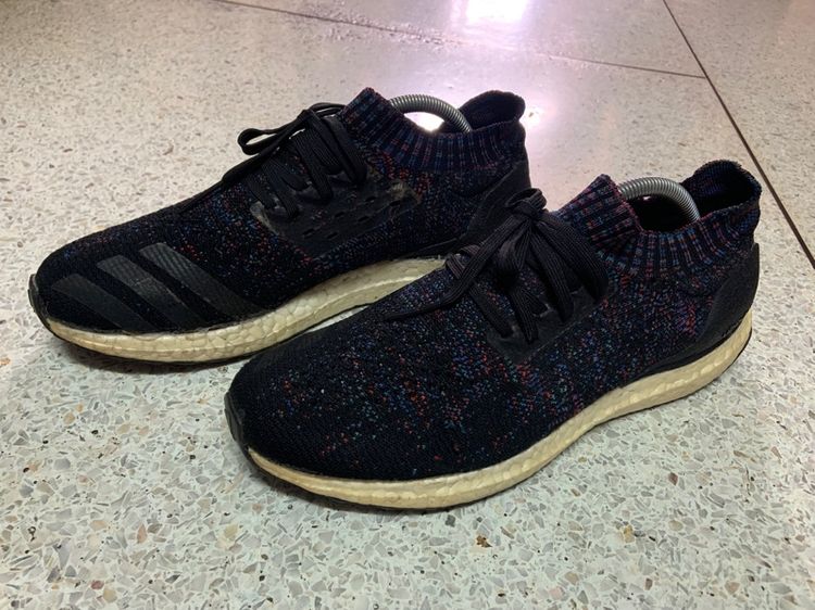 รองเท้าวิ่ง adidas ของแท้ สีดำ (มือสอง) รูปที่ 11