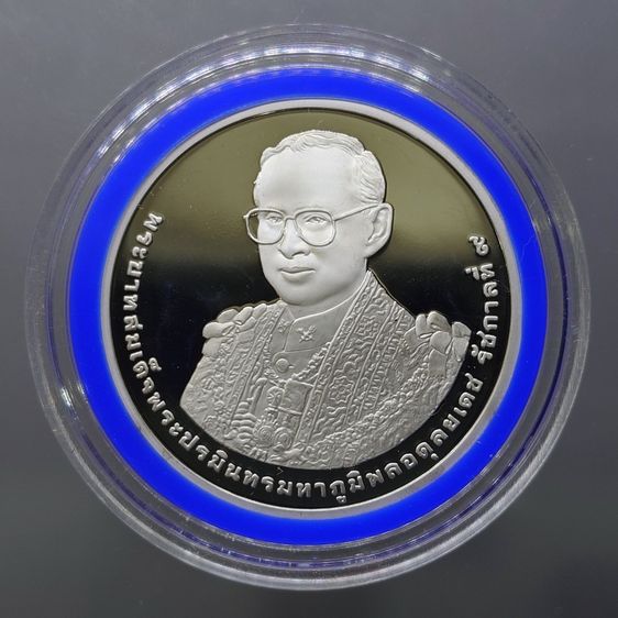เหรียญไทย เหรียญ 800 บาท เนื้อเงินขัดเงา ที่ระลึกพระราชพิธีมหามงคลเฉลิมพระชนมพรรษา 7 รอบ รัชกาลที่9 พ.ศ.2554 พร้อมกล่อง