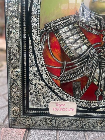 1,990-4,900บาท กรอบรูปไม้แขวนผนังฝังมุกสองชั้น พระบรมฉายาลักษณ์สมเด็จย่า-รัชกาลที่ 5 ฉลองพระองค์ตกแต่งมุก (มุมกรอบซ้ายบนด้านหลังมีตำหนิ) รูปที่ 6