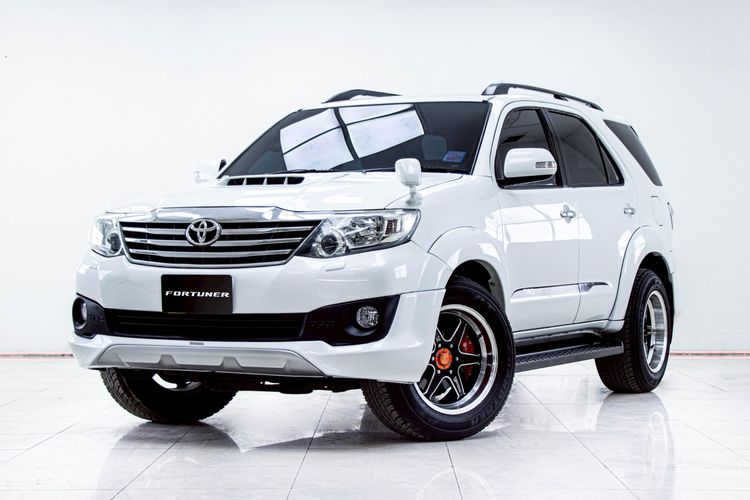 Toyota Fortuner 2013 3.0 TRD Sportivo 4WD Utility-car ดีเซล ไม่ติดแก๊ส เกียร์อัตโนมัติ ขาว รูปที่ 4