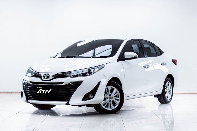 รถ Toyota Yaris ATIV 1.2 S สี ขาว