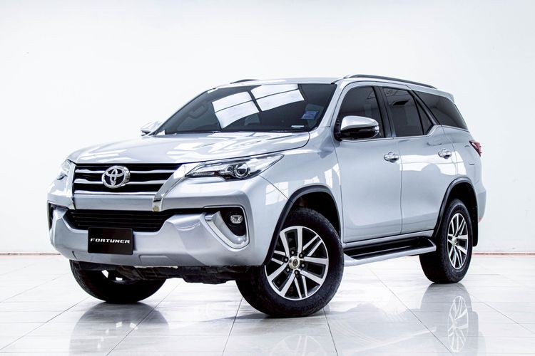 Toyota Fortuner 2017 2.8 V Utility-car ดีเซล ไม่ติดแก๊ส เกียร์อัตโนมัติ เทา