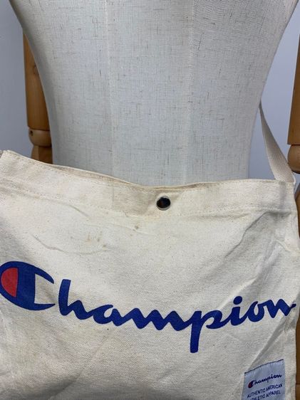 กระเป๋าสะพายข้าง Champion แท้ 💯 ขนาด กว้าง 11 สูง 8 นิ้ว สภาพใหม่มาก ผ้ายังแข็ง ทรงสวย สายปรับได้ ขนาดกำลังสวย หายากน่าสะสม รูปที่ 2